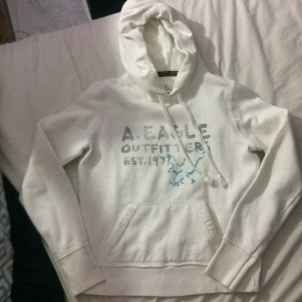 A white sweatshirt American eagle size small